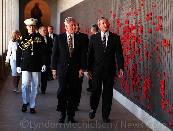 US President Bill Clinton and Bruce Scott Minister for Veterans Affairs walks along the coisters at the Auatralian War Memorial, Canberra. 20 Nov 1996 ACT headshot