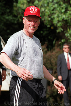 DT- 21 nov 1996 President Bill Clinton at The Botanic Gardens. PicLyndon/Mechielsen aust visit headshot alone